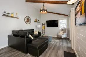 Stunning Mill River Cottage - Image 2