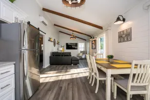 Stunning Mill River Cottage - Image 3