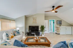 The BeachBird Bungalow- Slps 10 W/ 2nd Floor Deck! - Image 5