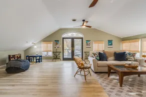 The BeachBird Bungalow- Slps 10 W/ 2nd Floor Deck! - Image 4