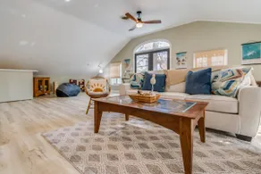 The BeachBird Bungalow- Slps 10 W/ 2nd Floor Deck! - Image 3