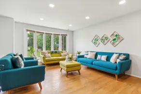 Spacious and Modern Home in Centreville - Image 2