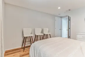 Spacious and Modern Home in Centreville - Image 5