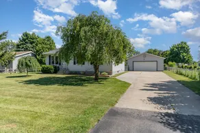 Cozy 3BR Home Near Park & Shops - Image 2