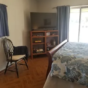 Ranch/Separate Private 2 Bdrm Suite w/Patio - Image 4