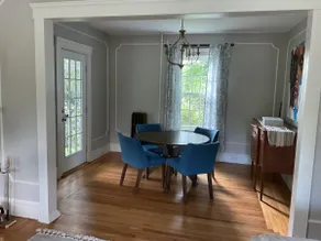 Charming colonial near Newport - Image 5