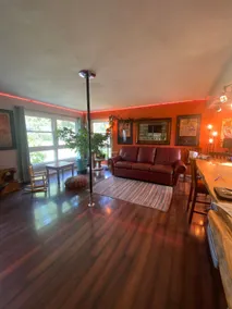 Maple St. Eco Retreat-Free Daytime EV Charging! - Image 2
