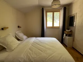 Gîte for 8 people in a green setting with a view - Image 5