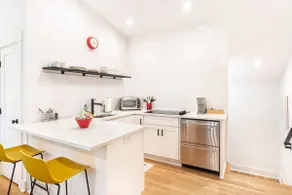 Vibrant Studio in Historic Grant Park - Image 3