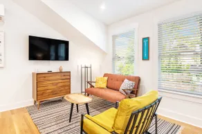 Vibrant Studio in Historic Grant Park - Image 5