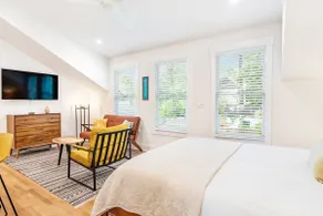 Vibrant Studio in Historic Grant Park - Image 4