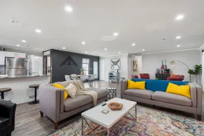 Open Floorplan/5 Min to Gathering Place/2500 Sq ft - Image 2