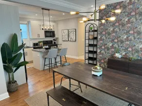 Renovated Duplex Sleeps 7 • Parking • Near Chicago - Image 2