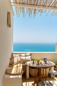 Charming Sea View Retreat - Image 2