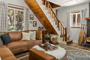 Designer Cabin at LAKE Gregory- walk to town - Image 2