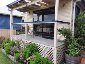 Cosy retreat centrally located - Image 4