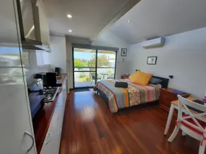 Cosy retreat centrally located - Image 2