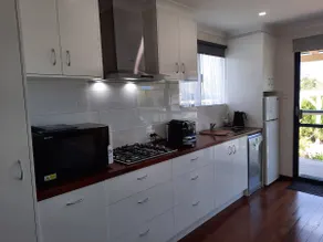 Cosy retreat centrally located - Image 5