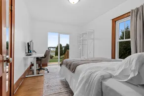 Cozy Riverfront Retreat - Image 3