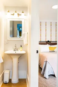 NEW! The Secret Sunroom Cottage - Image 5