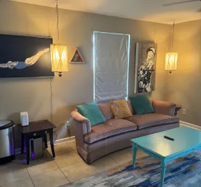 Rare find! 2bd/2ba 5 min to Nola - Image 2
