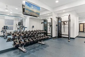 1Bed 1Bath + Gym | 10 min DT + Stadiums & Airport - Image 4