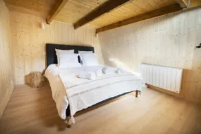 Chalet type with garden hot tub - Image 4