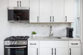 Modern Haven in Little Village - Image 5