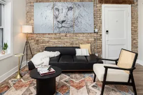 Modern Haven in Little Village - Image 3