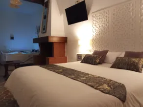 ”Alhambra” Suite with Jacuzzi Al-Hammam House - Image 2