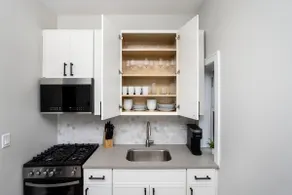 The Chicago Cozy Brick Retreat - Image 5