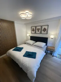 Apartment with terrace - Image 3