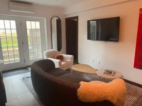 Luxury Basement Apartment - Image 4