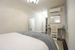 North End 1 BR + Patio in Little Italy - Image 2