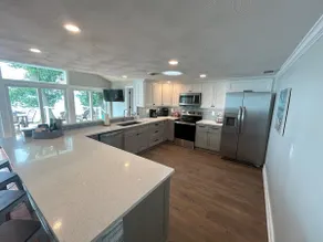Large Remodeled Lakehouse on water Amazing Views! - Image 3