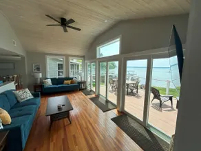 Large Remodeled Lakehouse on water Amazing Views! - Image 5