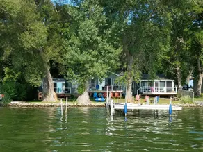 Large Remodeled Lakehouse on water Amazing Views! - Image 4