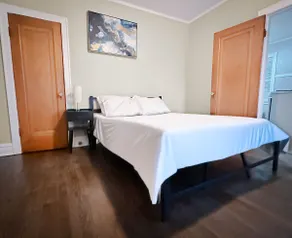 Cozy 1BR Near City + Airport - Image 4