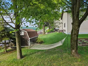 Waterfront Cozy Cottage - Image 2