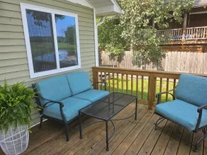 Waterfront Cozy Cottage - Image 3