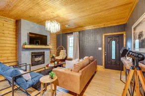 Hawksbill Getaway: Hot tub, Movie-Fun shed, Fenced - Image 3