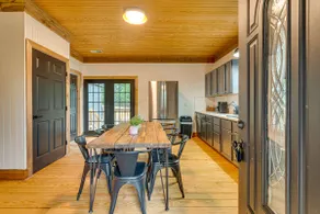 Hawksbill Getaway: Hot tub, Movie-Fun shed, Fenced - Image 2