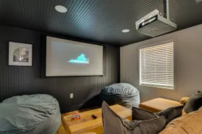 Hawksbill Getaway: Hot tub, Movie-Fun shed, Fenced - Image 5