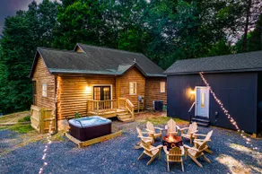 Hawksbill Getaway: Hot tub, Movie-Fun shed, Fenced - Image 4