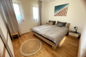Sunny & Stunning holiday Home - Image 2