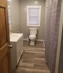 Charming 3-Bedroom Lakeview Home - Image 4