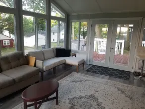 Charming 3-Bedroom Lakeview Home - Image 3