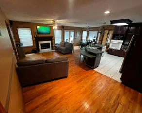 Cozy Entire Home - Image 2