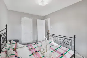 Spacious Whitby Haven: 3BR Home Parking - Image 3