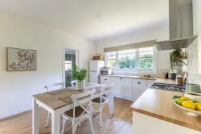 Pet friendly Cottage with fireplace - Walk to town - Image 4